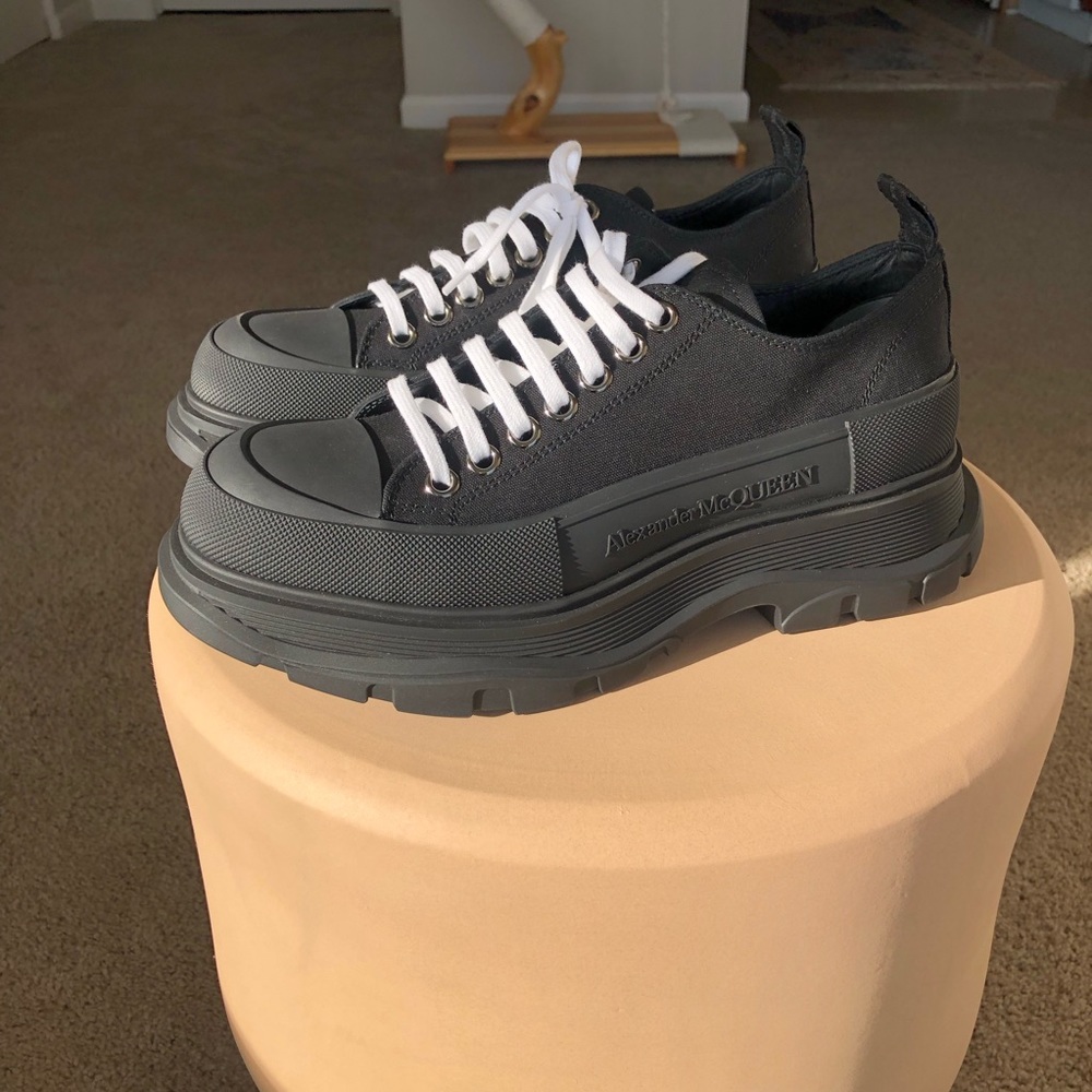 **SOLD** ALEXANDER MCQUEEN TREAD SLICK SNEAKER